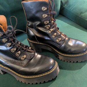 Dr. martens Leona vintage smooth boots size 6